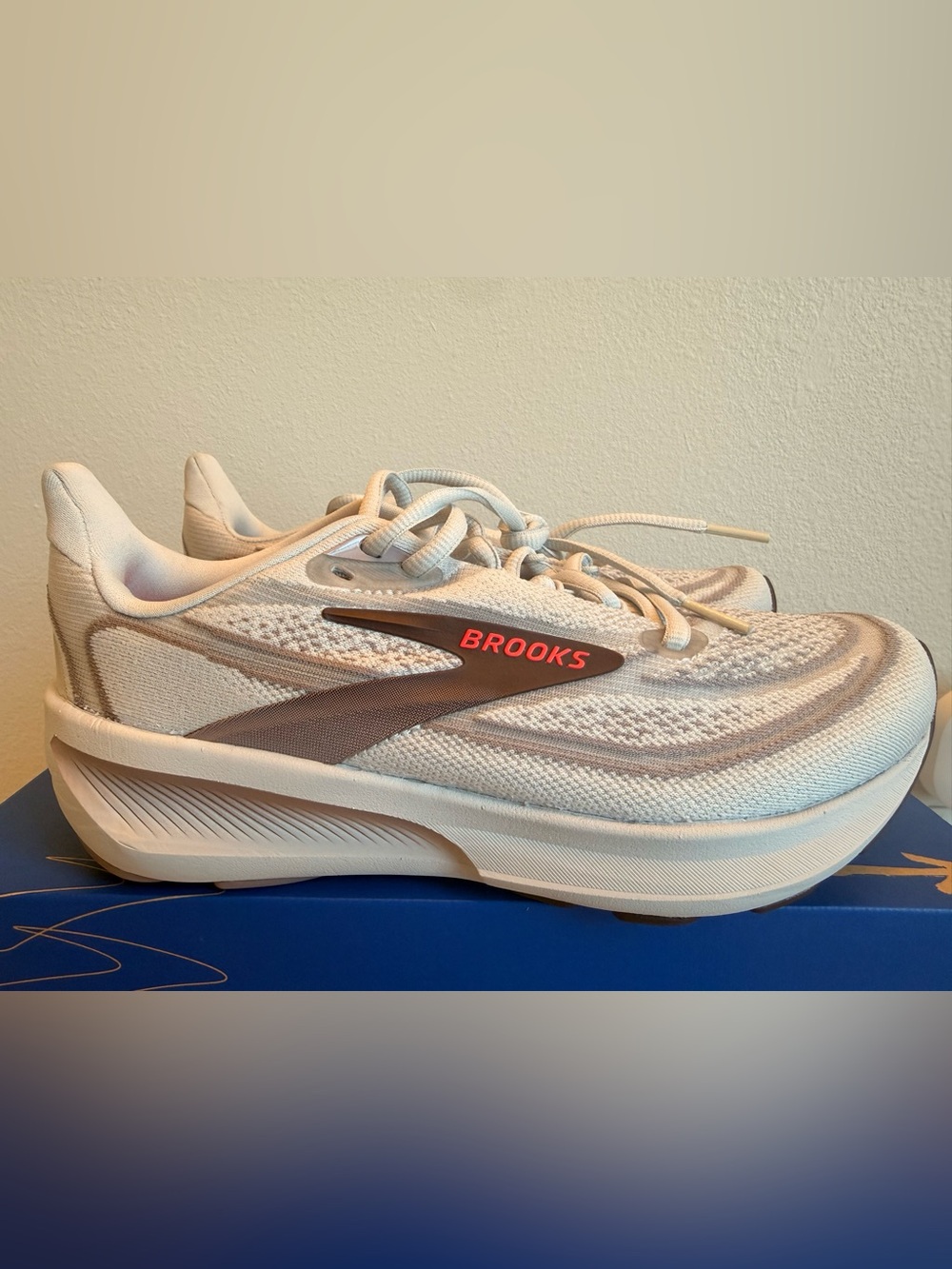 Brooks Revel 9 Women’s Cushioned Mesh Running Shoes Gray/White/Rose US 6.5 B - Picture 2 of 7